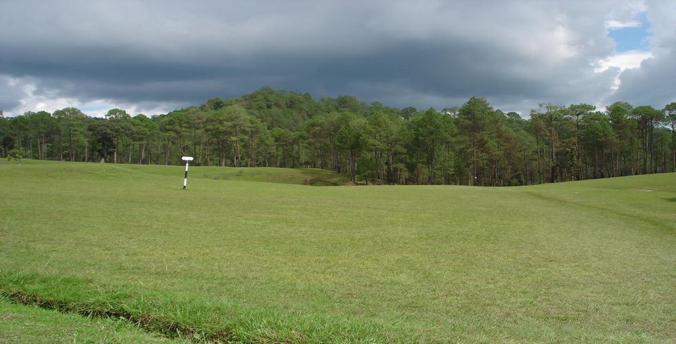 https://d3r8gwkgo0io6y.cloudfront.net/upload/Golf Course02.jpg